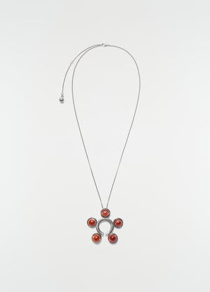 Bijou de vêtement et collier en laiton
