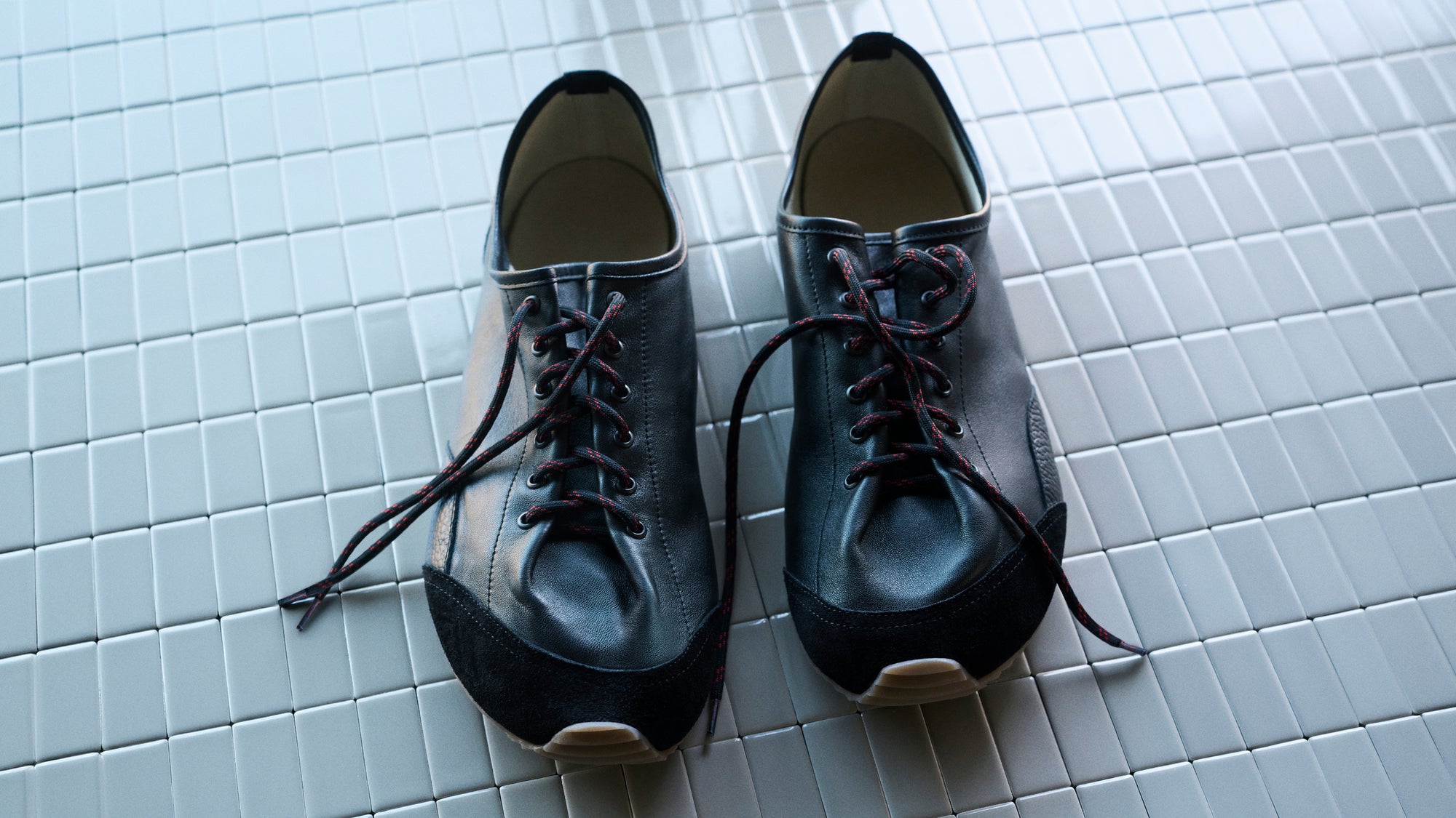 THE GUMMY GRIP SNEAKER