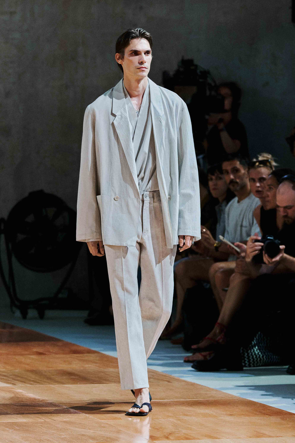 LOOK 2