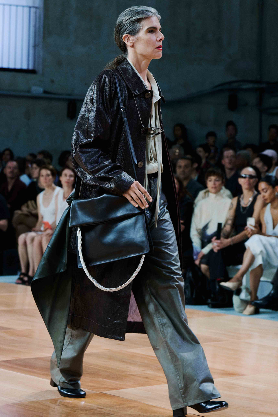 LOOK 27