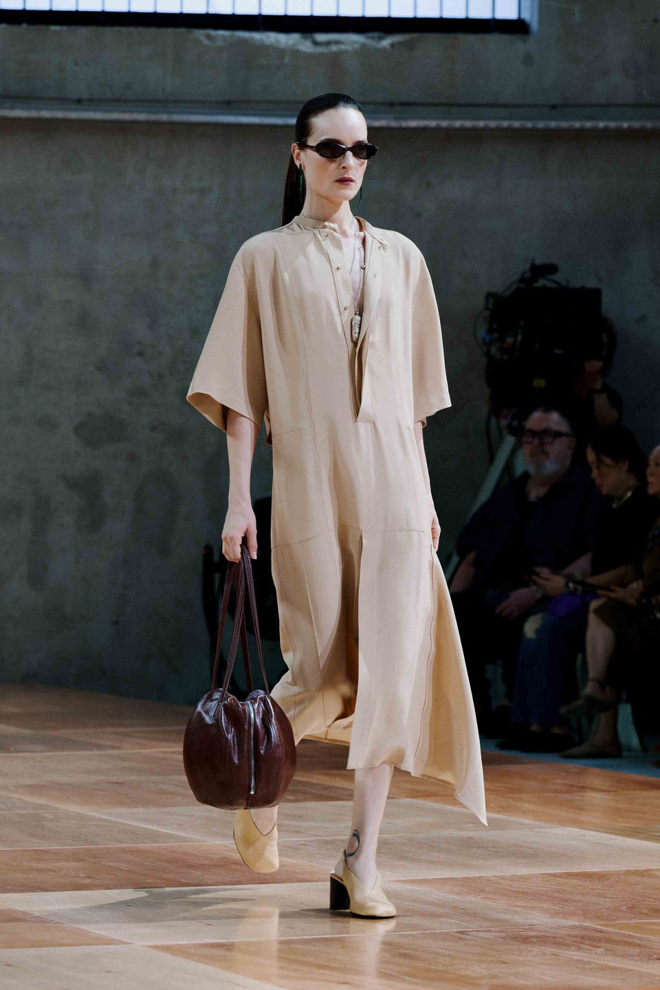 LOOK 48