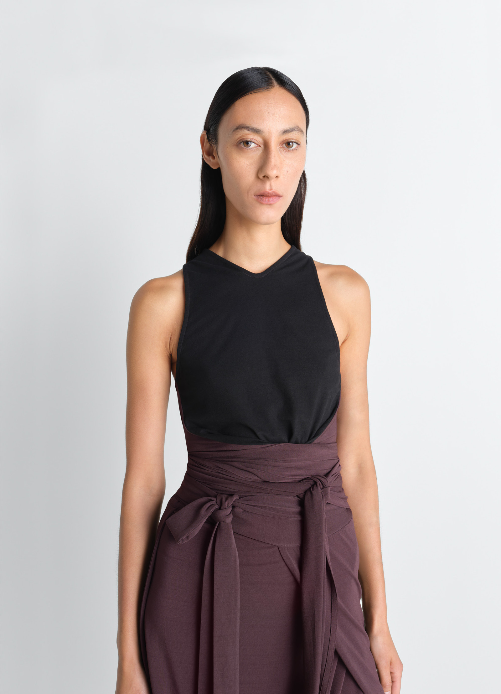 Sleeveless wrap top in viscose crepe jersey, model shot, close-up side view knotted waist detail