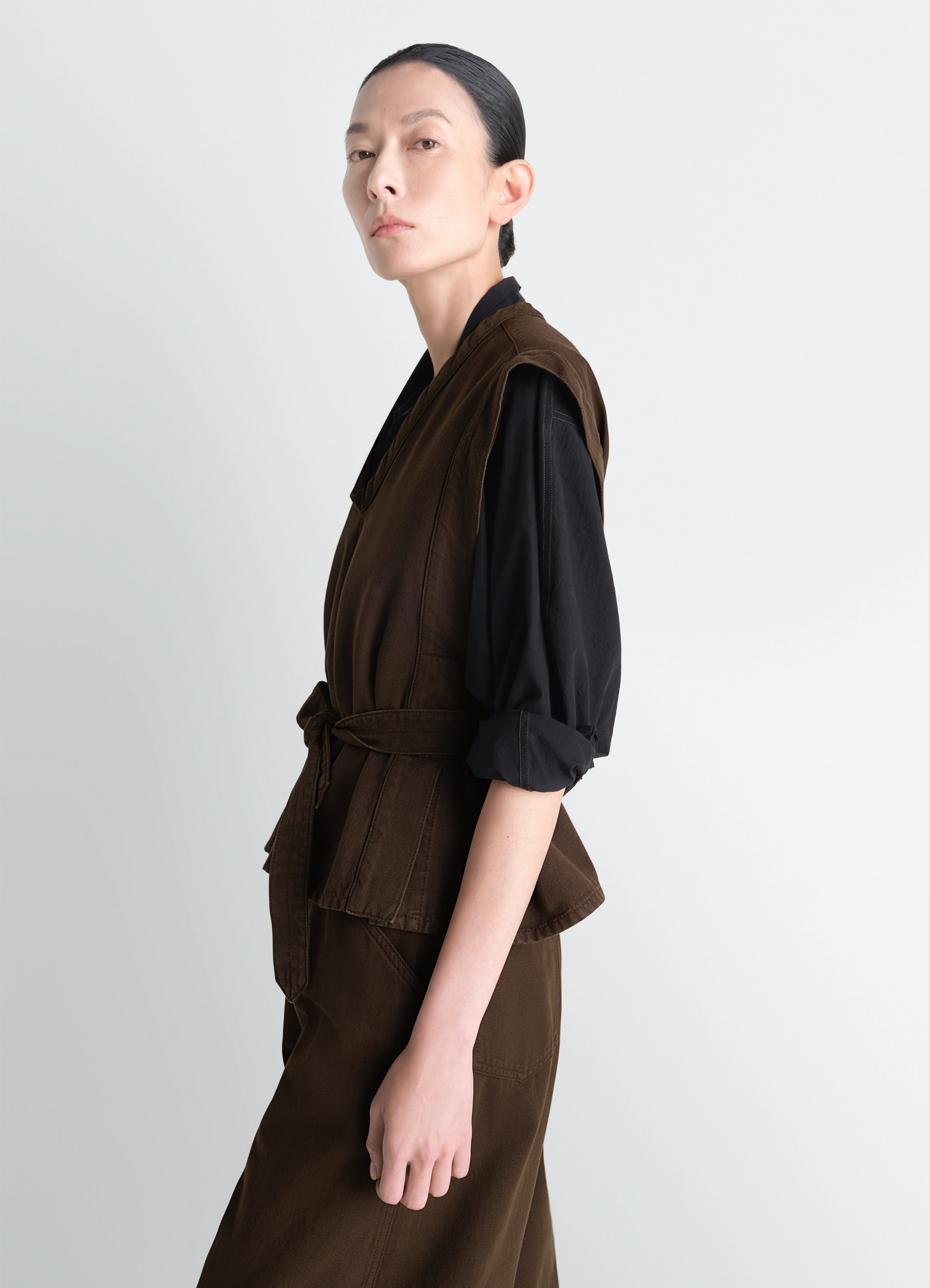 Chasuble in dyed broken twill in dyed broken twill, model shot, side view sleeveless layered design