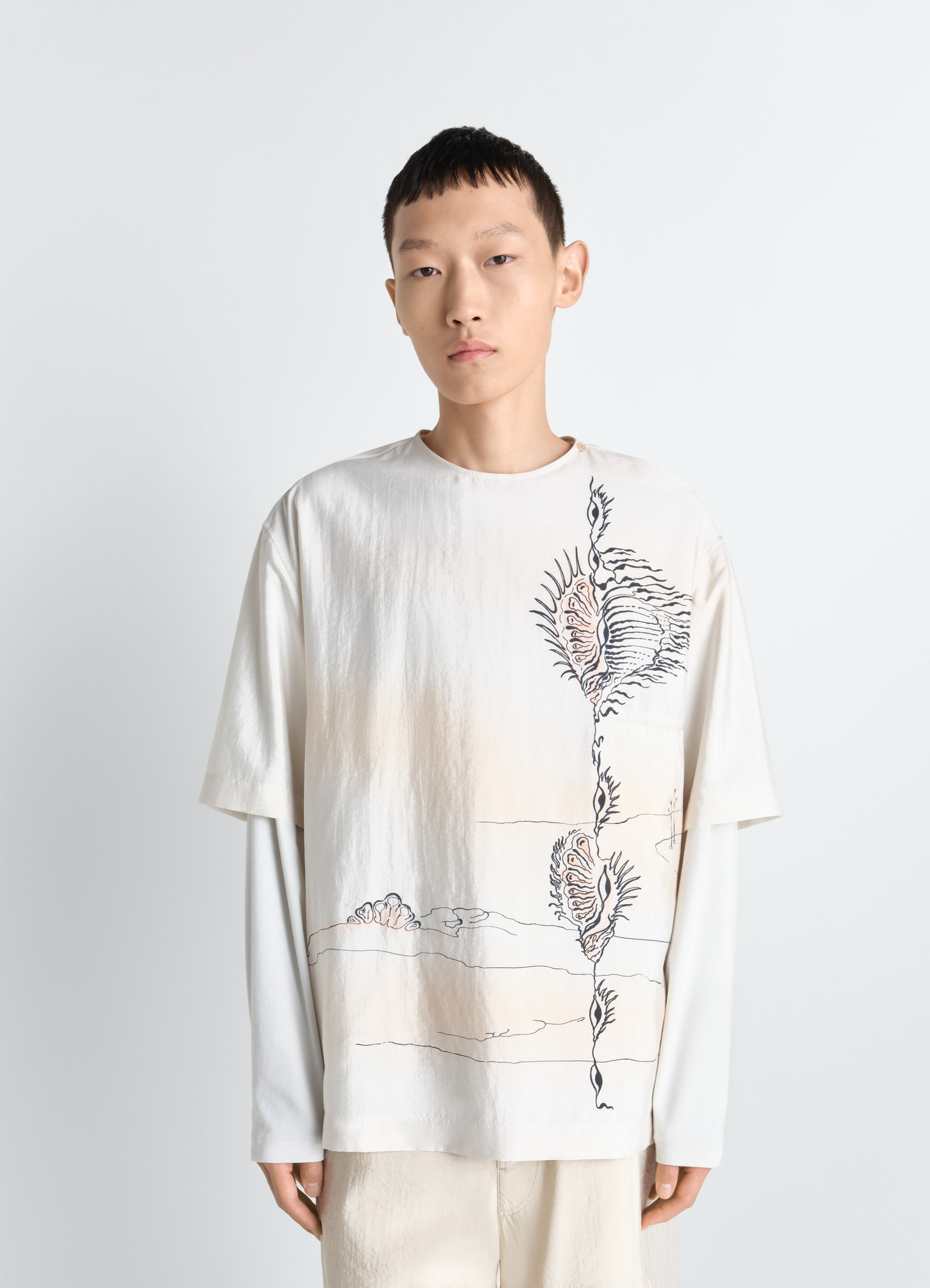 Button neck top in shell printed silk, model shot, front view loose fit