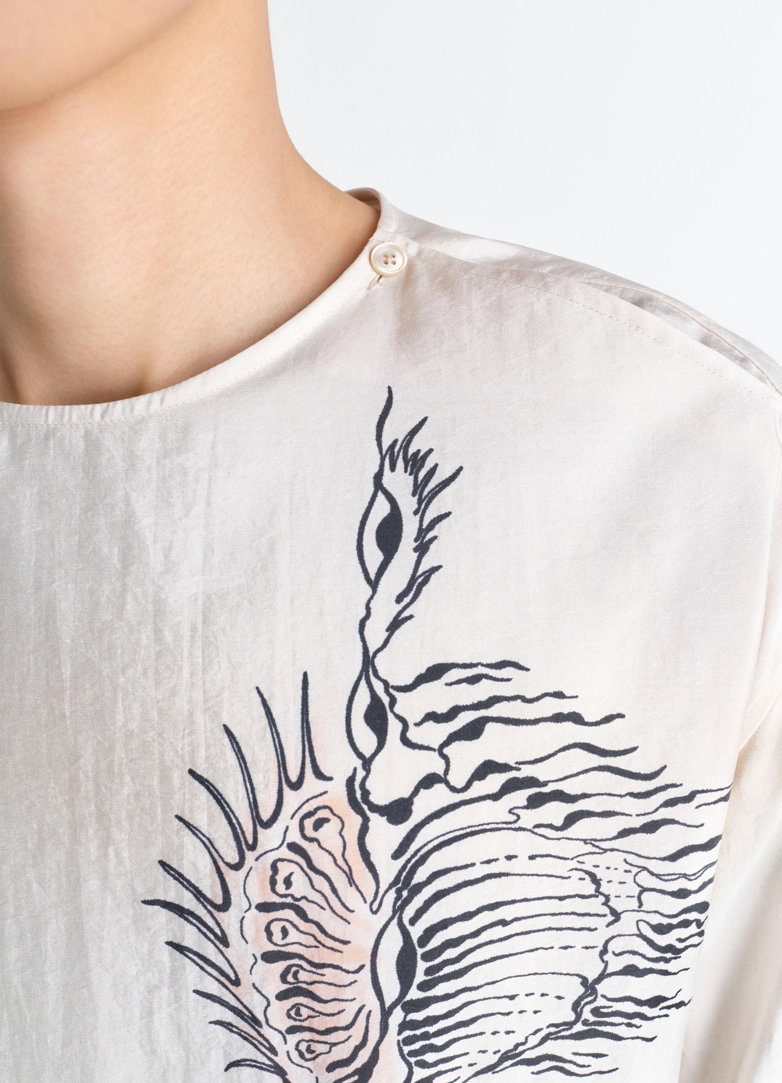 LEMAIRE button neck top in shell printed silk