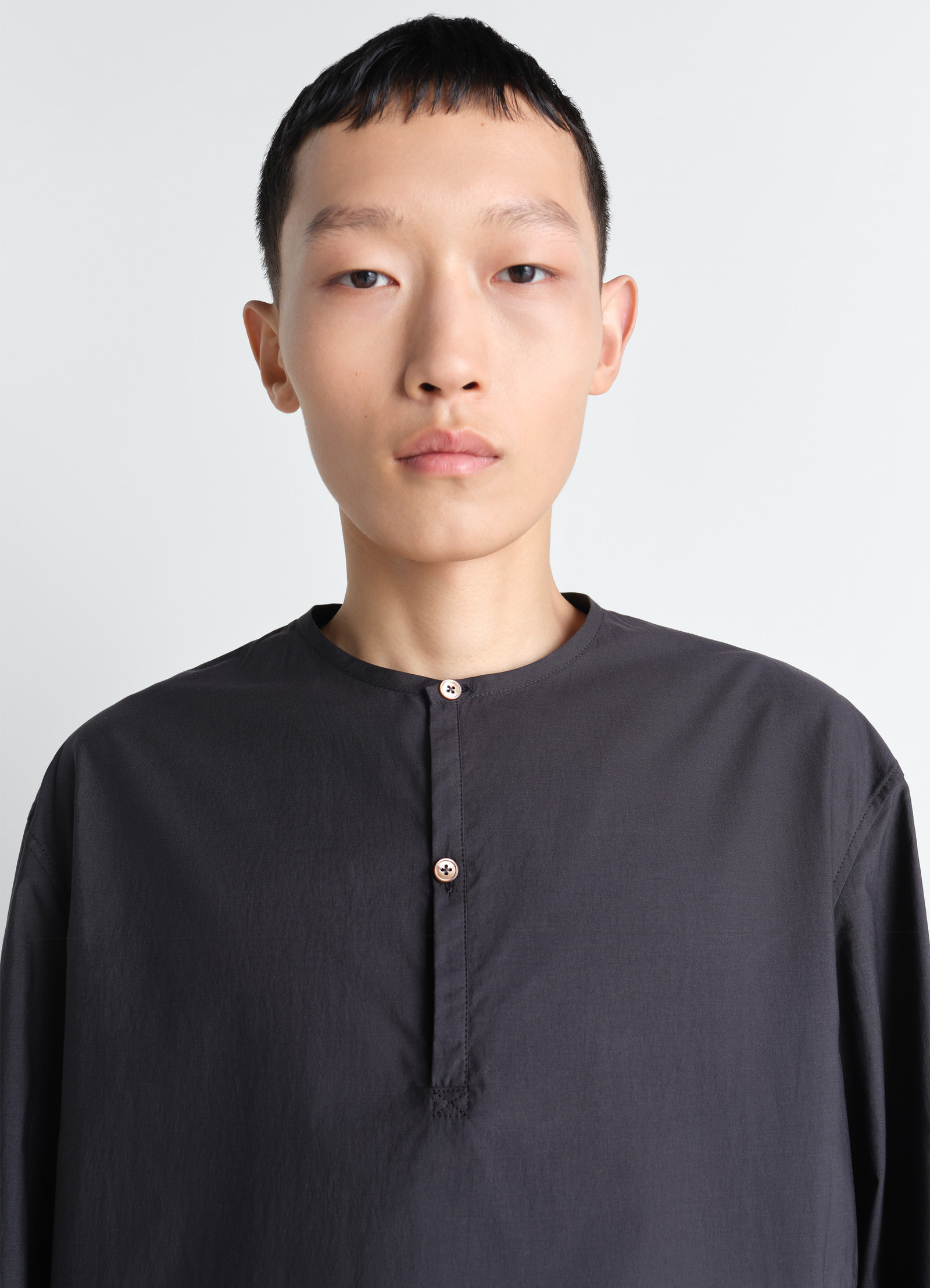 Vareuse top in washed cotton silk, model shot, close-up view half-button placket