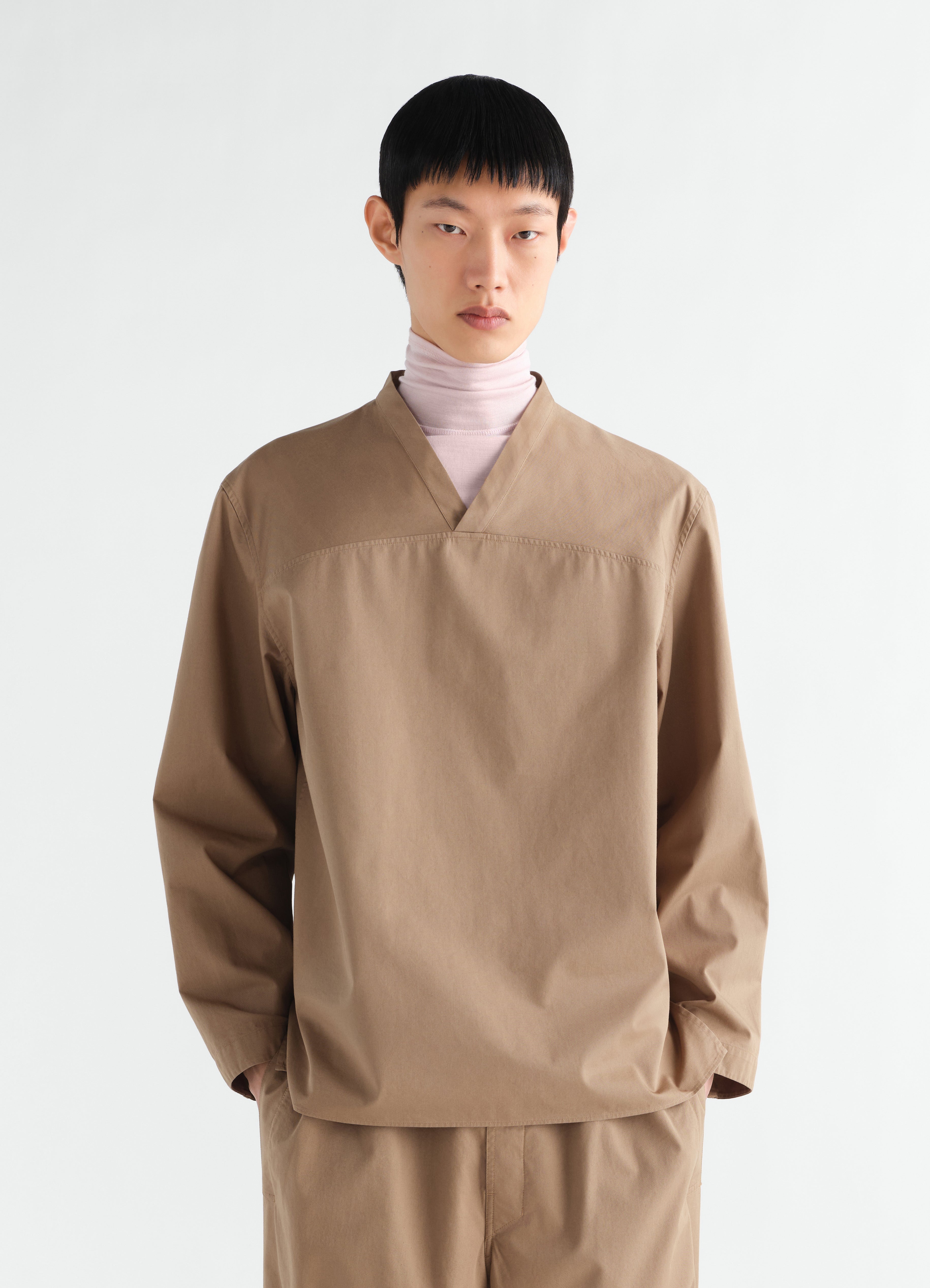 V-NECK TOP IN LIGHT COTTON TWILL