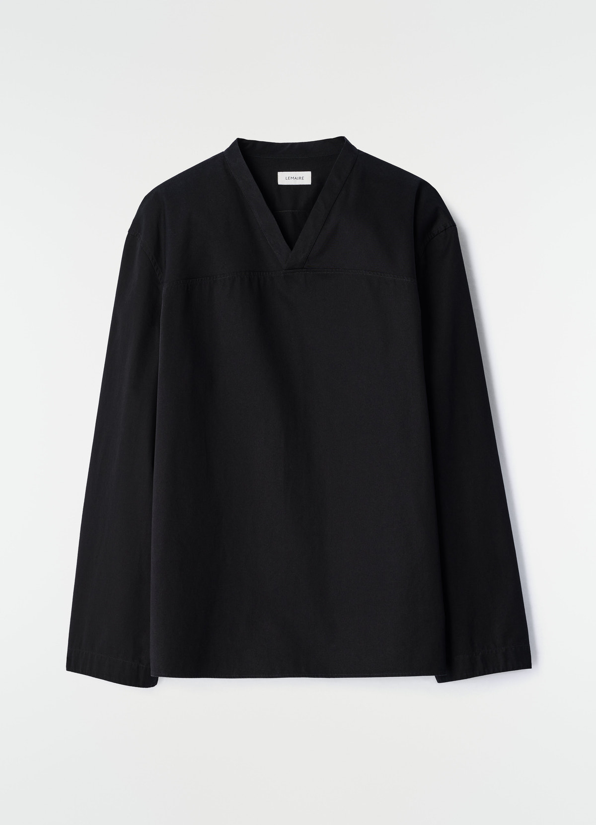 Top à encolure v en twill de coton léger, coloris noir, présenté à plat sur fond blanc, vue de face