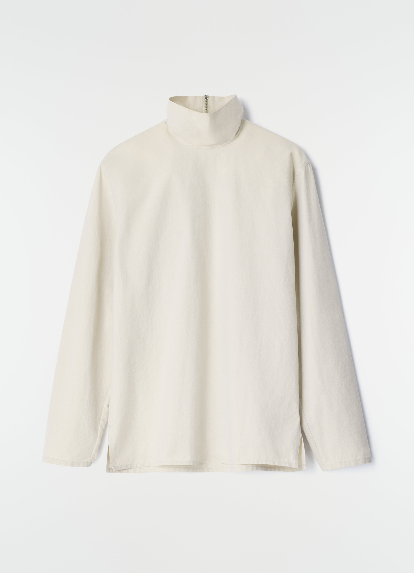 Stand-collar top in light cotton chambray