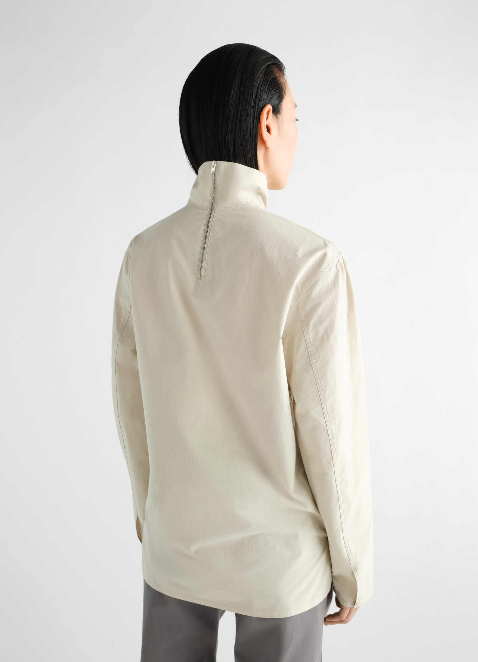 Stand-collar top in light cotton chambray