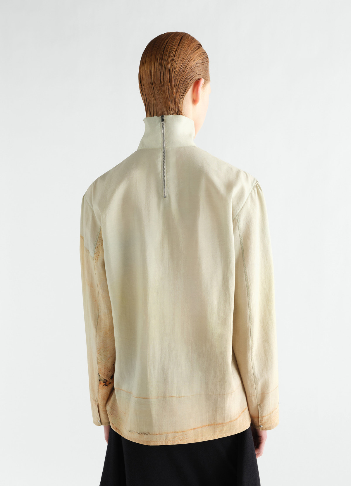 Stand-collar beige printed dry silk top lemaire back view worn by a model