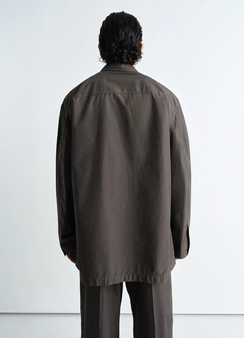 Workwear Shirt Jacket in Lightweight Cotton Poplin, model shot, back view extended back hem