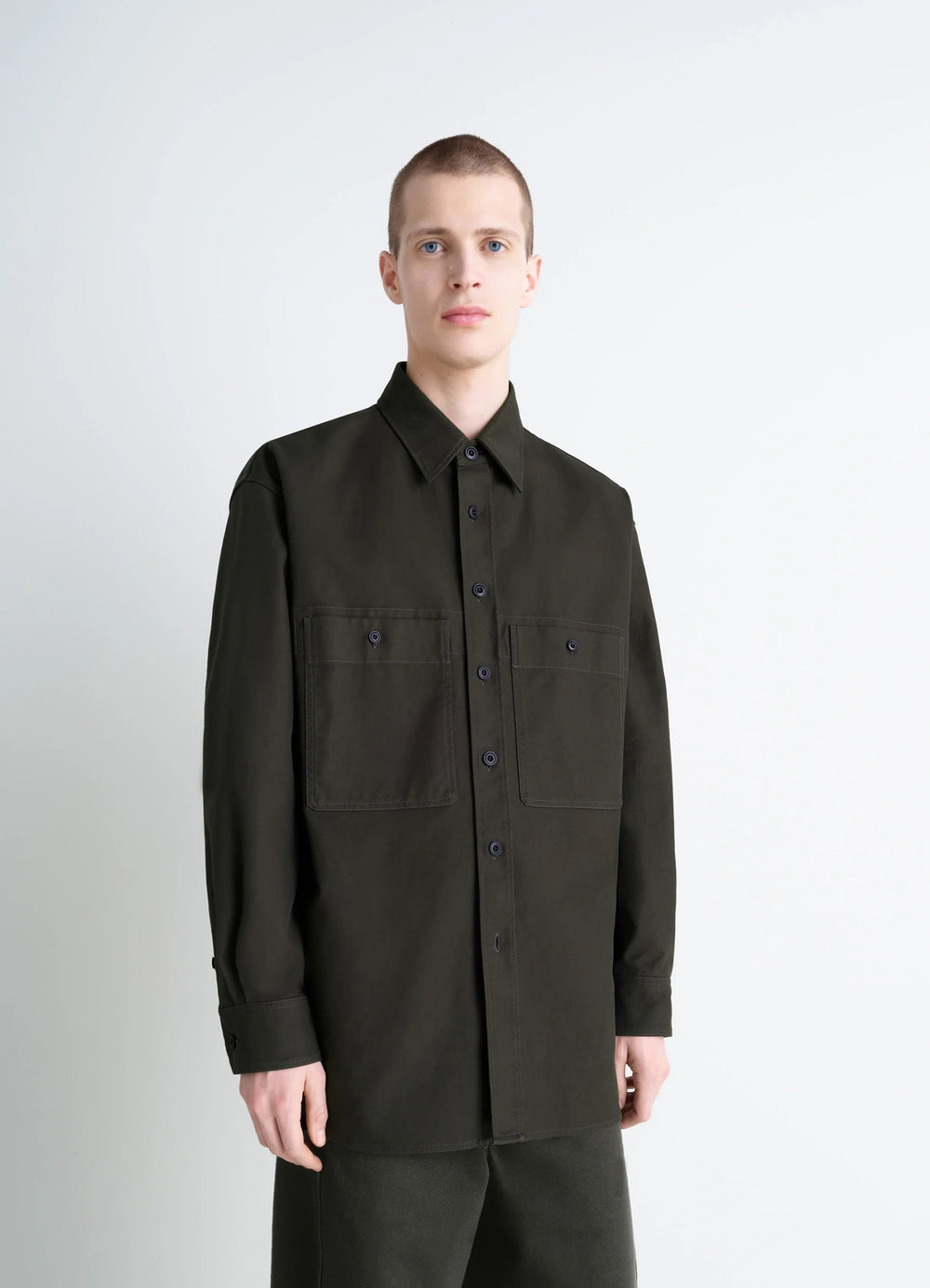 Utility Overshirt in Thick Cotton Twill, model shot, Front view Contrast topstitching