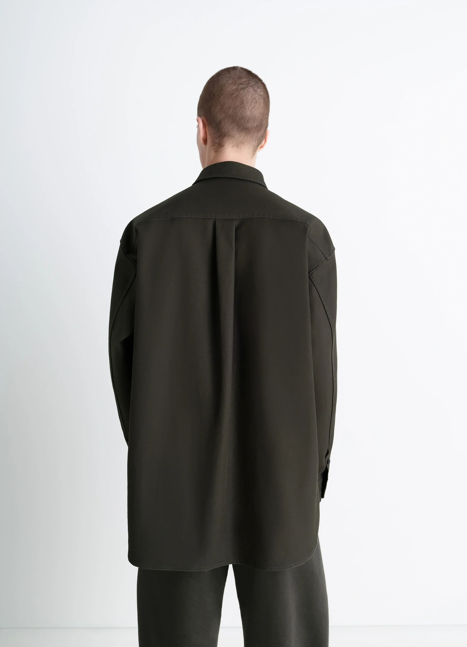 Utility overshirt in thick cotton twill, model shot, back view extended back hem