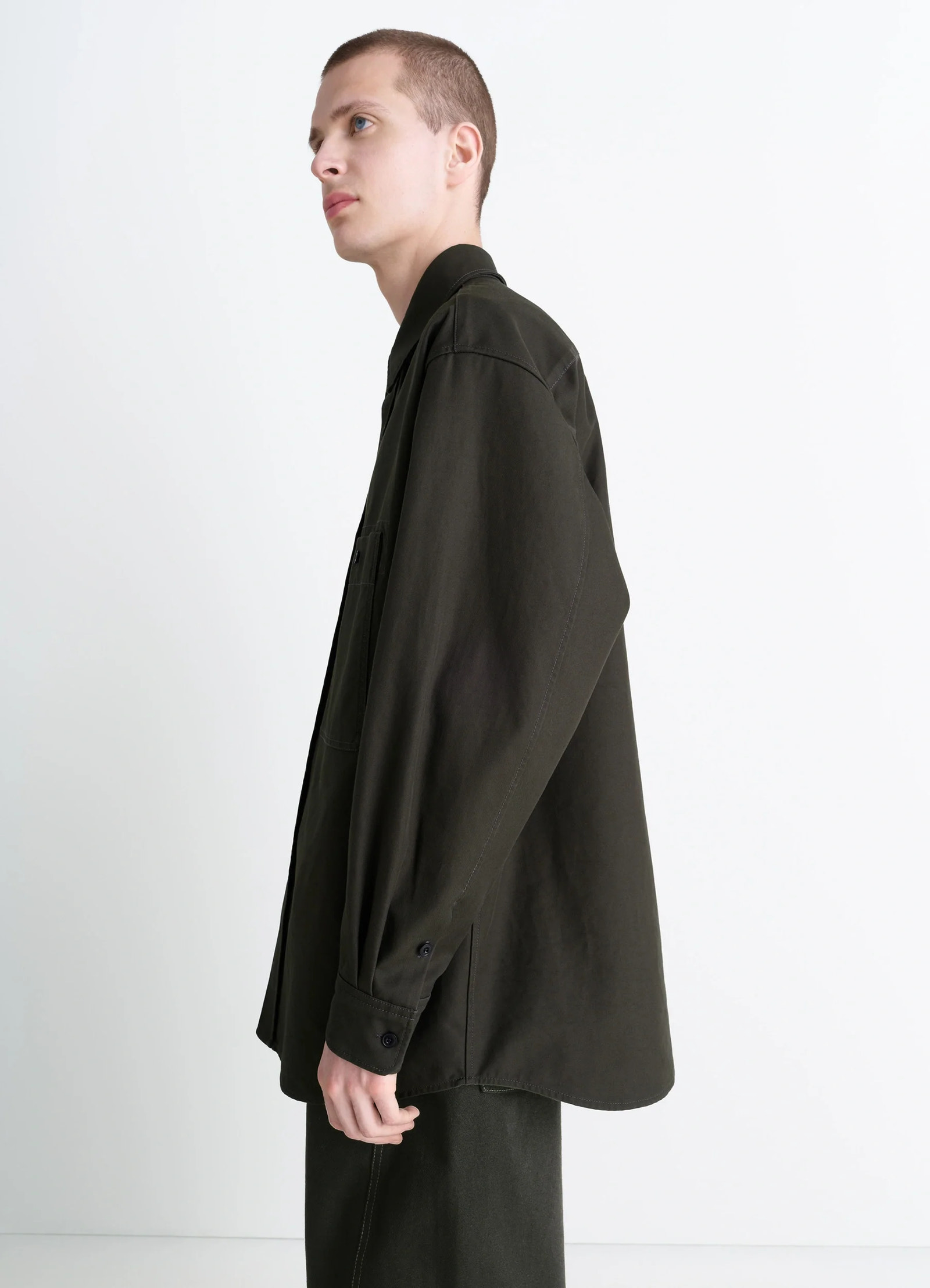 Utility overshirt in thick cotton twill, model shot, side view buttoned cuffs
