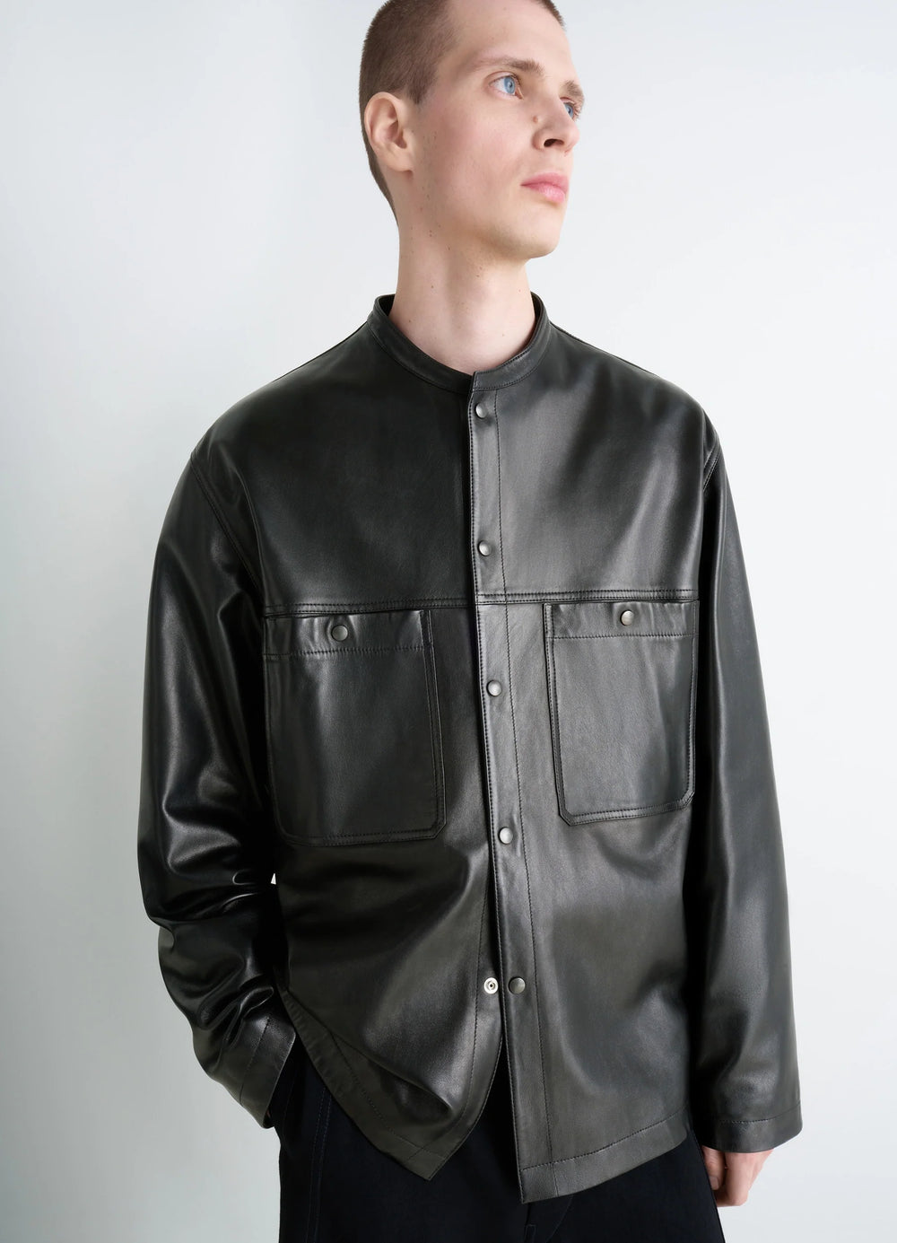 Leather Collarstand Overshirt in Nappa Lamb Leather, model shot, Front side view Collarless glossy finish