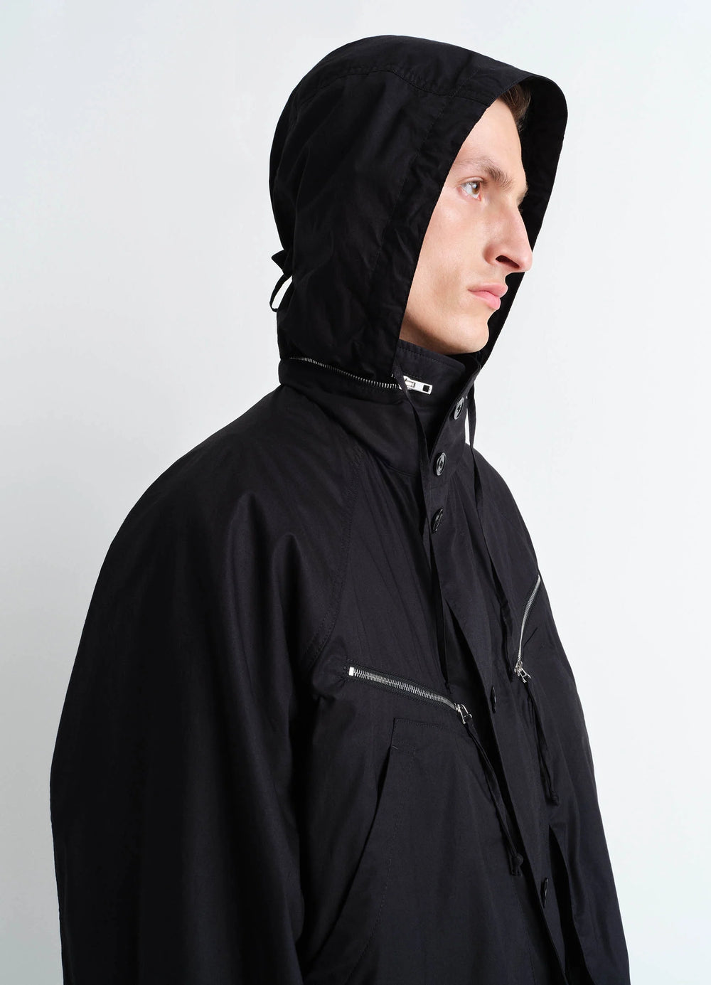 Parachute Blouson in Black VENTILE® Cotton, model shot, side view hooded zipper pockets