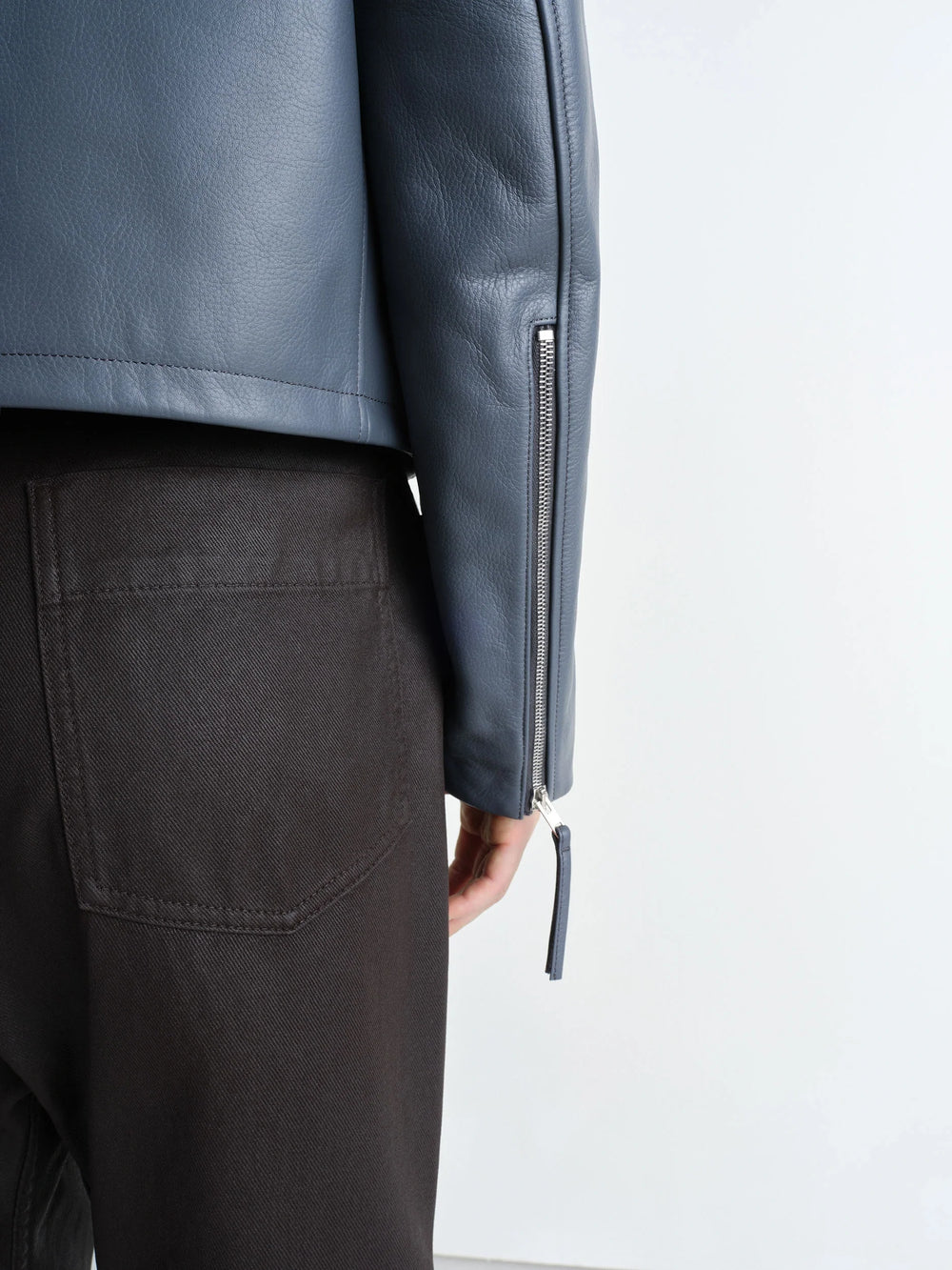 Boxy Cropped Jacket in Heavy cow leather, model shot, side view zippered side seam