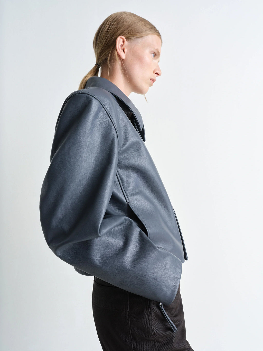 Boxy Cropped Jacket in Heavy cow leather, model shot, profile view loose shoulder fit