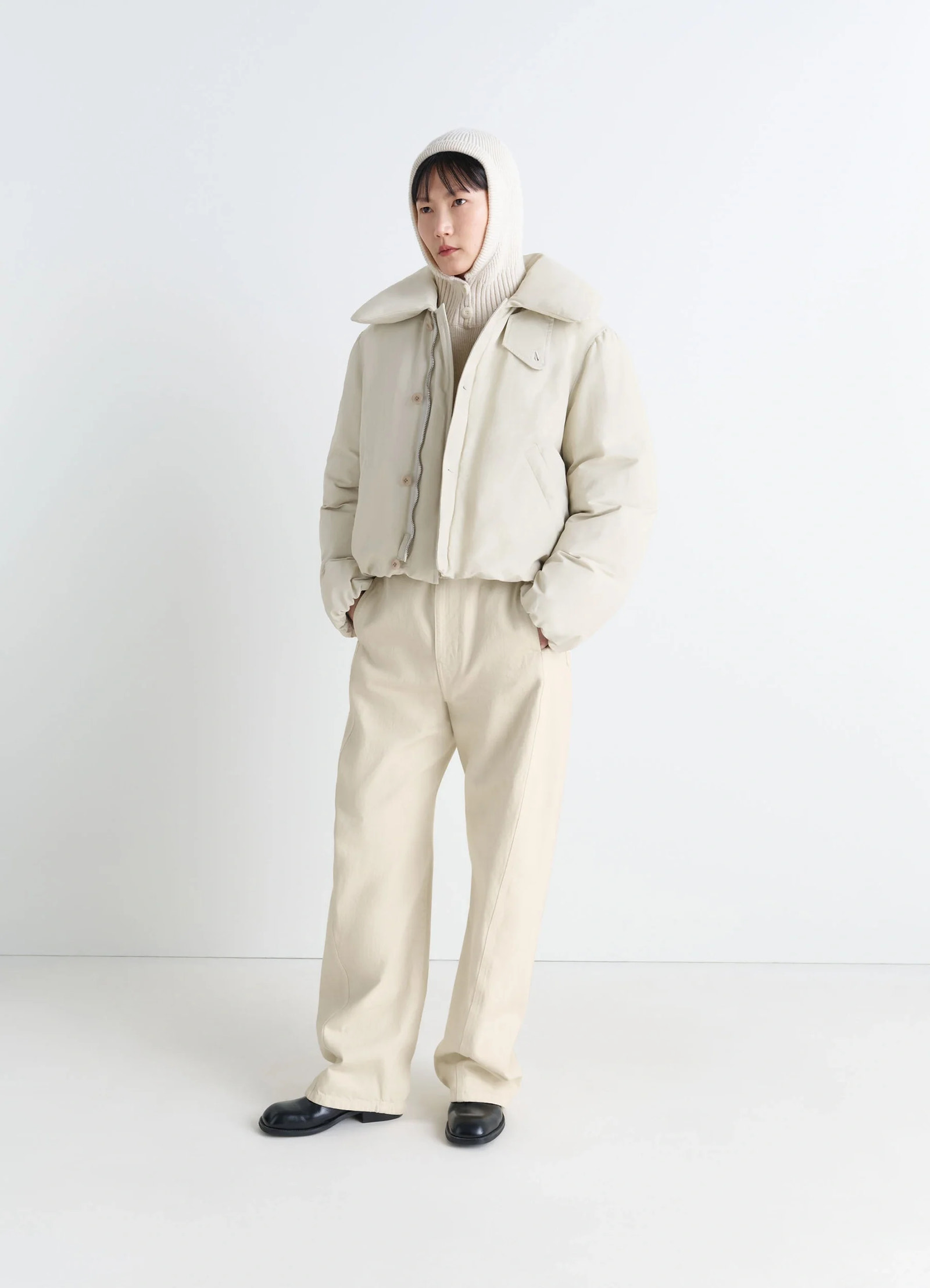 Short puffer blouson in linen cotton blend, model shot, side view oversized fit