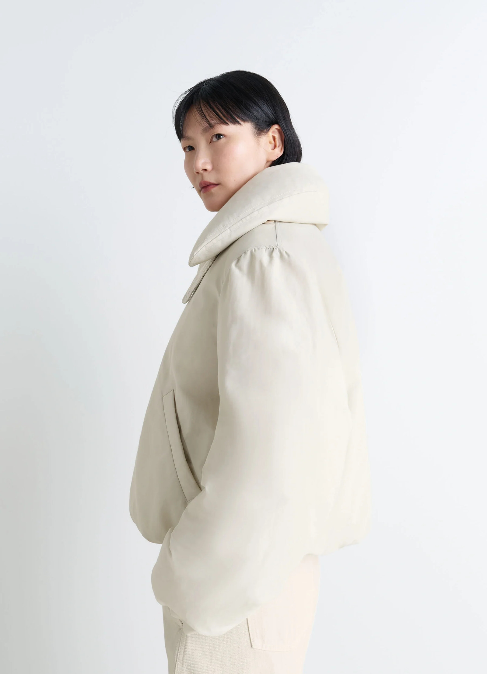 Short puffer blouson in linen cotton blend, model shot, three-quarter view puffy sleeves