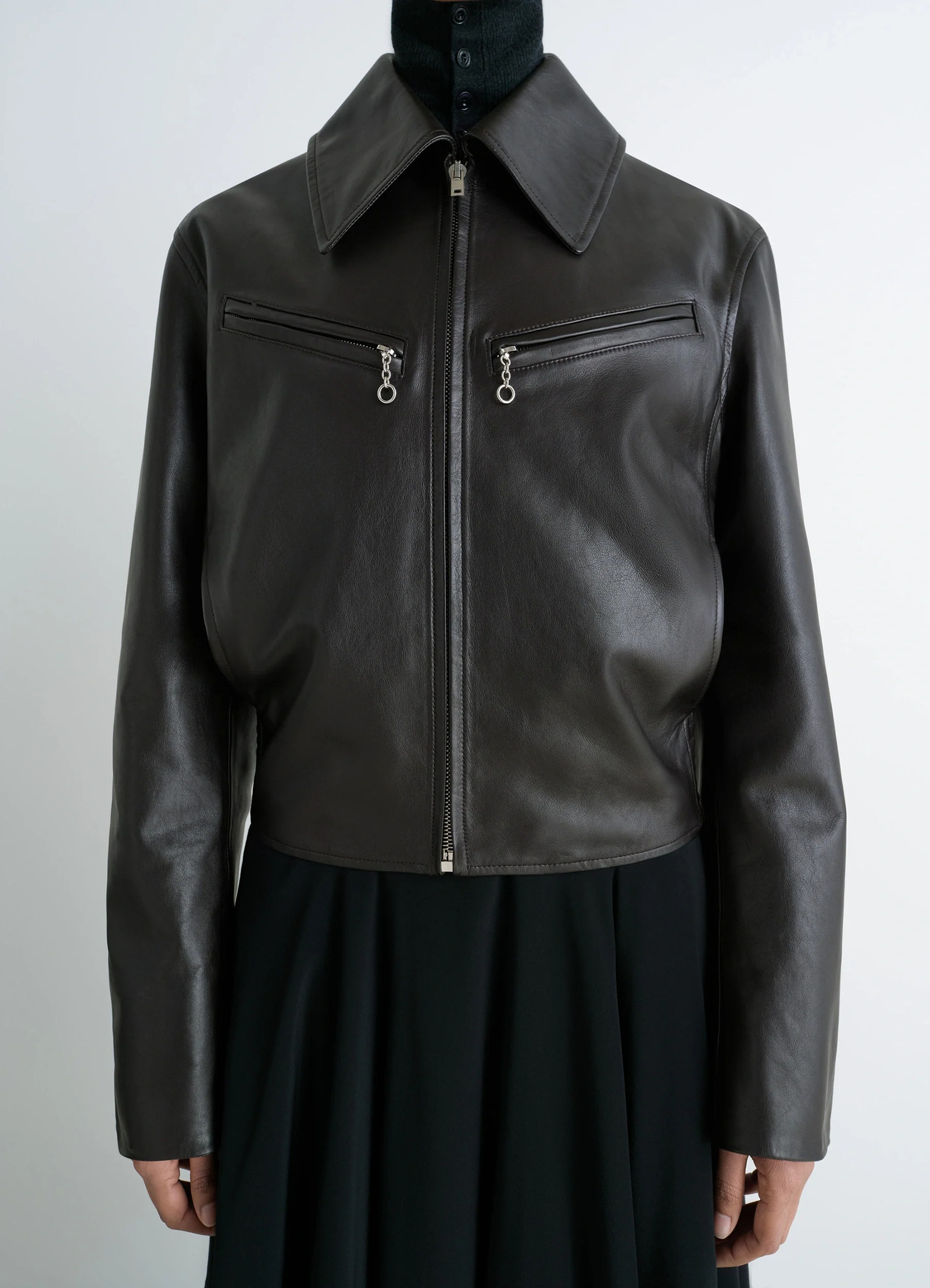 Boxy leather blouson in thick cow leather, model shot, upper body close-up zippered pockets detail