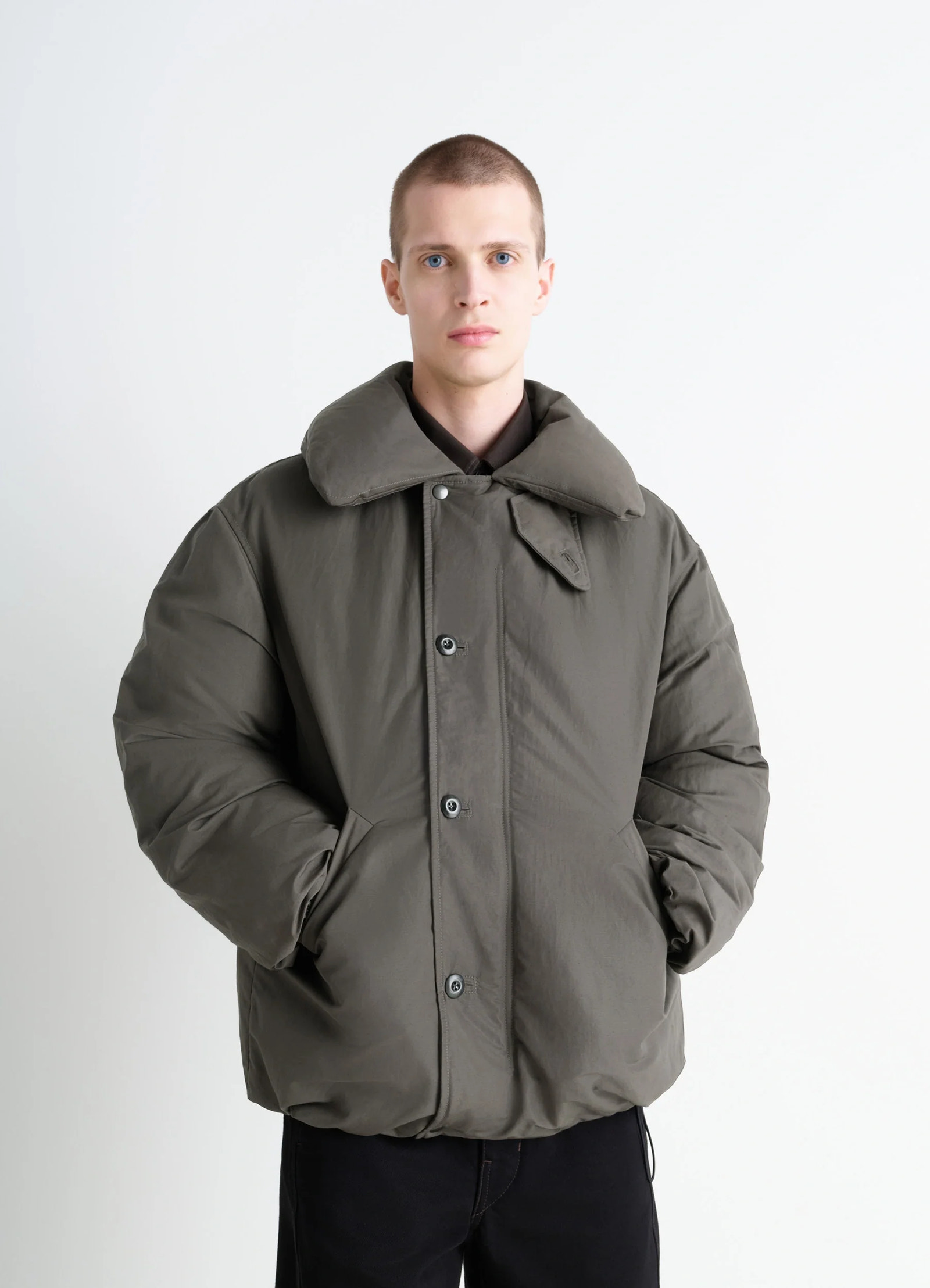 Puffer blouson in olive linen cotton, model shot, front view padded oversized cut