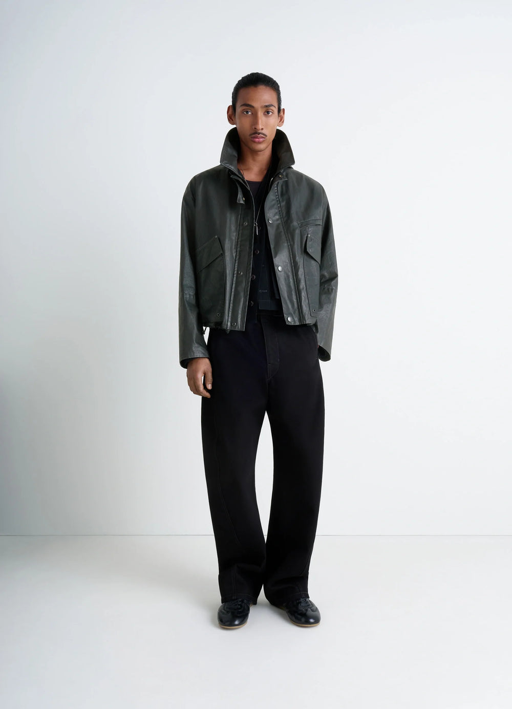 Short Rain Jacket in Resinated Cotton, model shot, 3/4 view collar up worn by model