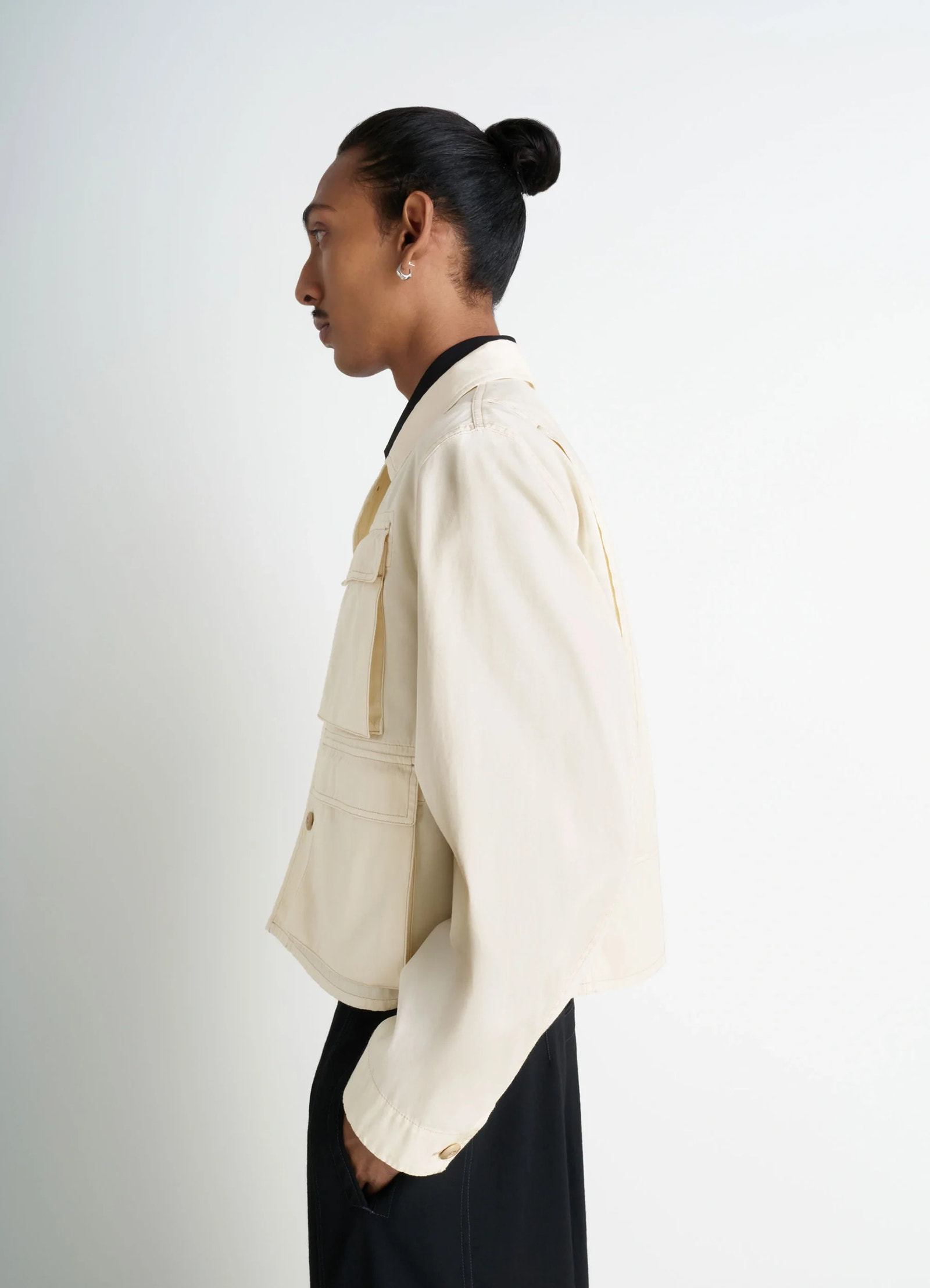 Short utility jacket in compact cotton twill, model shot, side profile view cuffed sleeves, stand collar