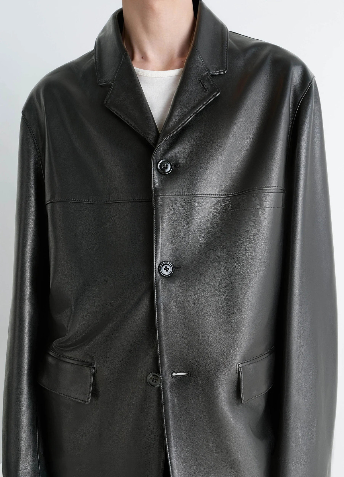 Leather single breasted jacket in nappa lamb leather, model shot, close-up view notched lapels, buttoned front