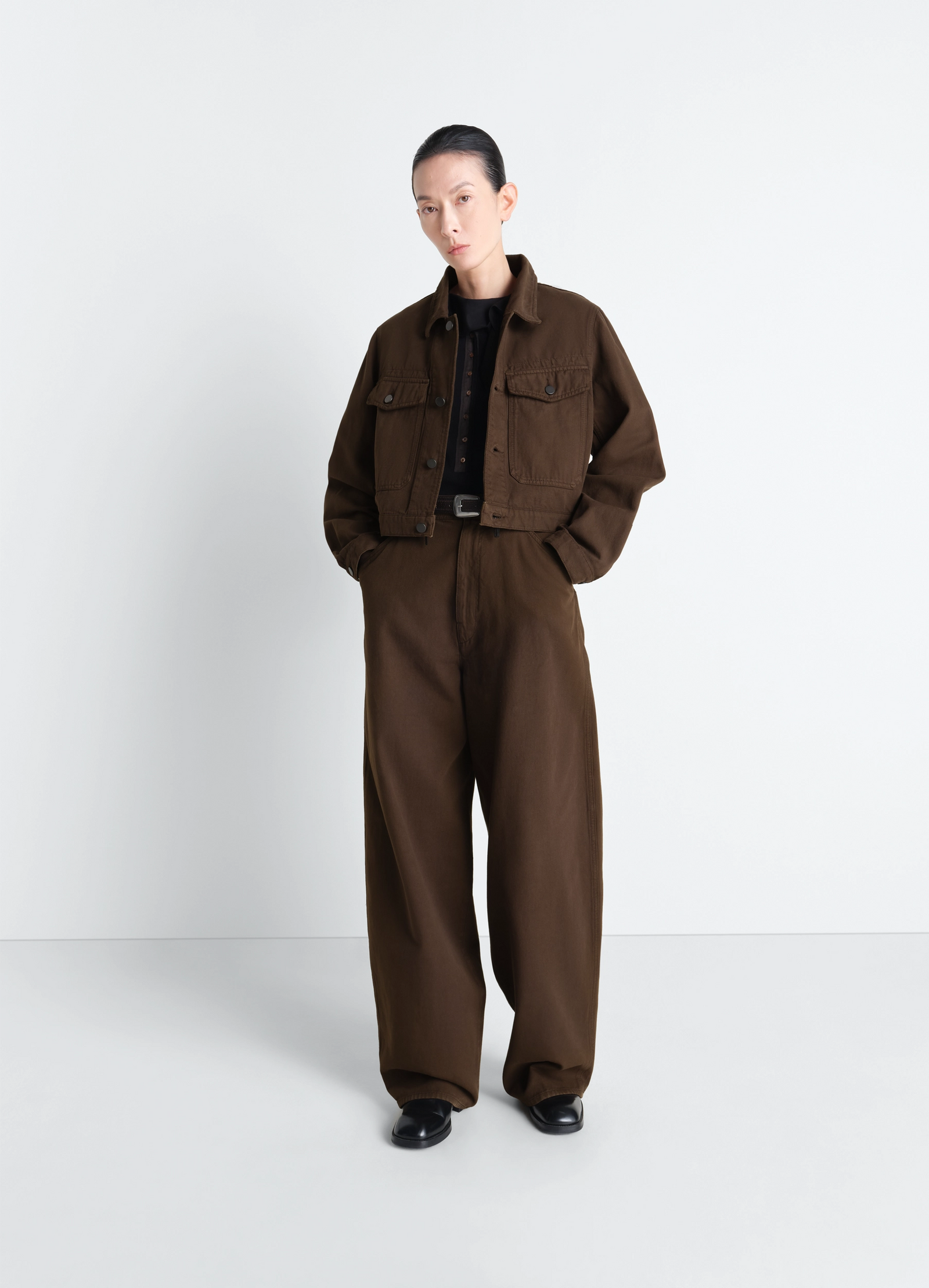 다잉 헤비 브로큰 트윌 소재의 크롭 블루종