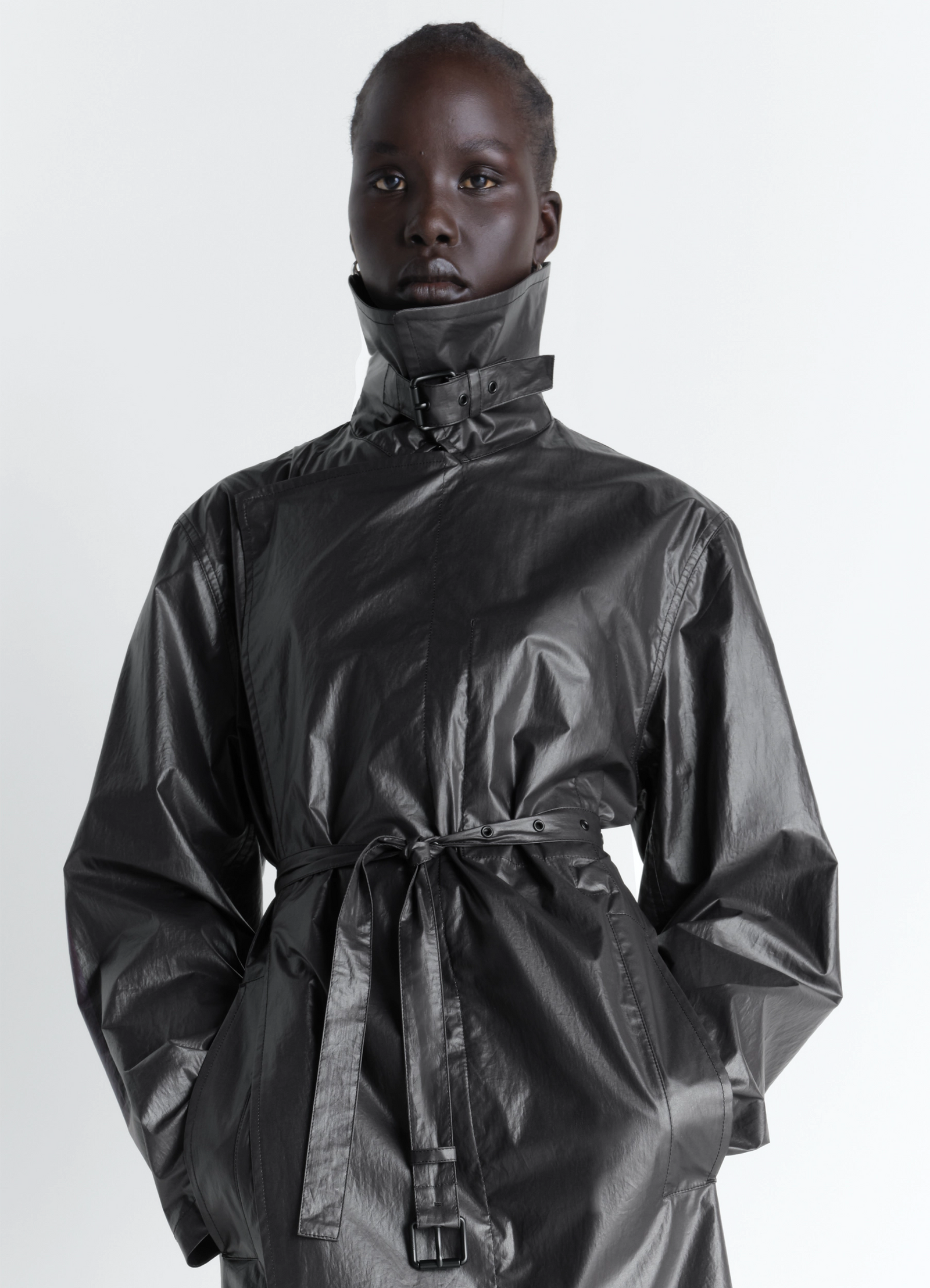 Light wrap coat in light coated cotton, model shot, upper body view high collar detail