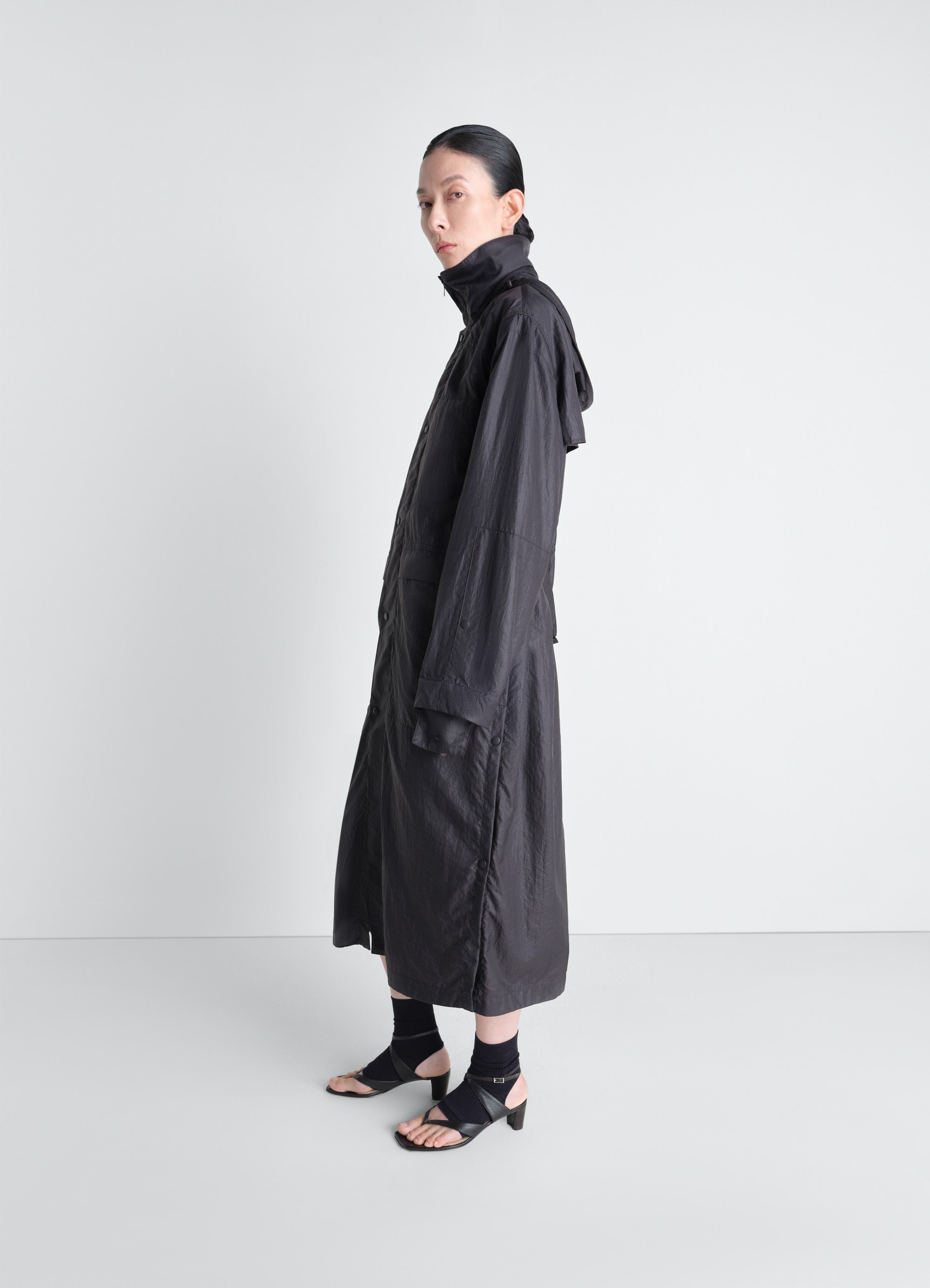 HOODED RAINCOAT IN LIGHT NYLON - Ash Black - Water Repellent Light