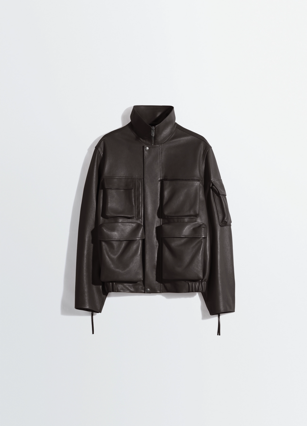 厚手の牛革を使用したポケット付きレザーブルゾン
