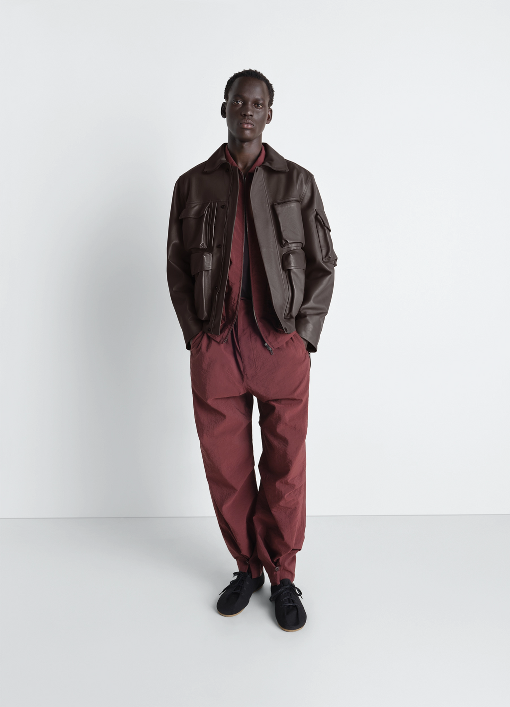 厚手の牛革を使用したポケット付きレザーブルゾン