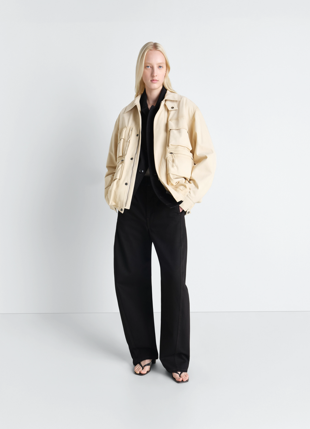 Reporter Jacket in Nubuck, model shot, side view relaxed fit