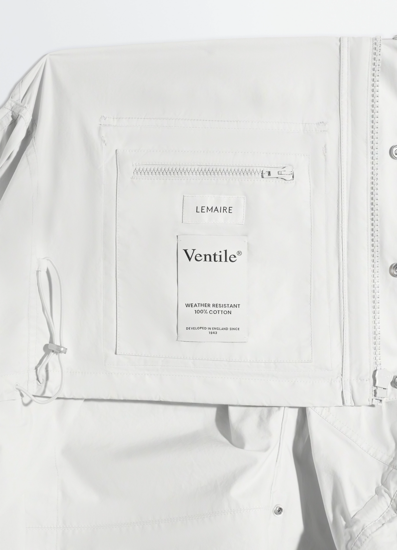 Short rain parka in ventile® cotton, product shot, interior label view zip pocket detail