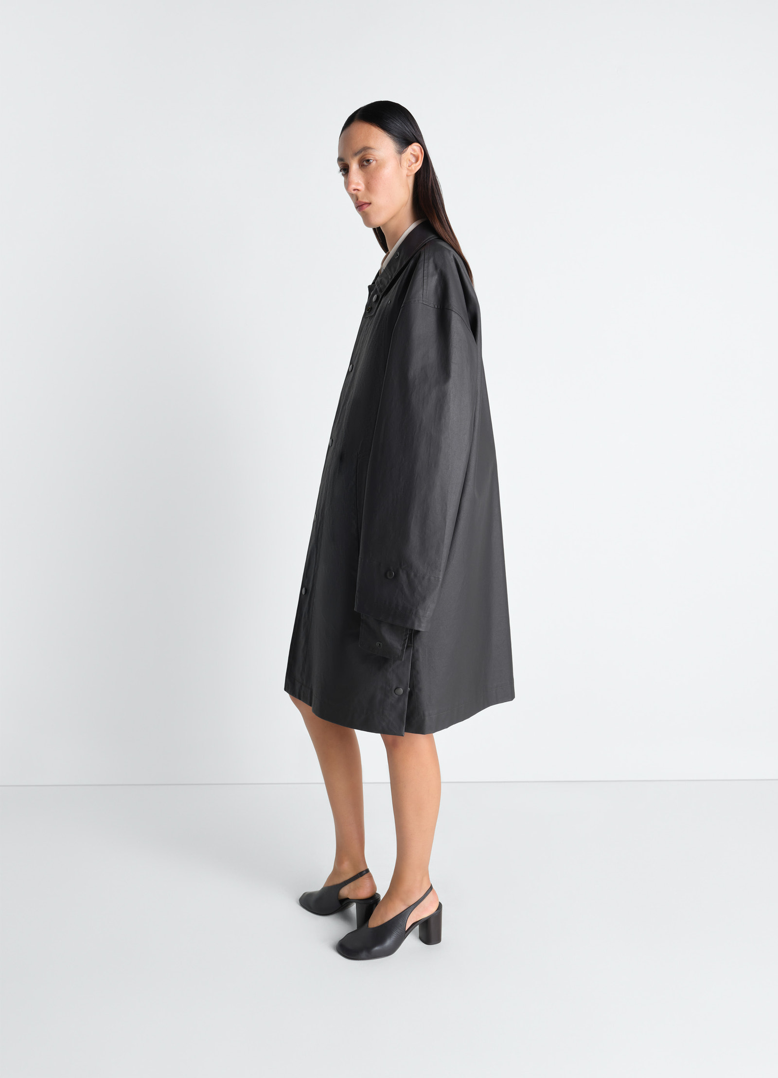 Raincoat in resinated cotton