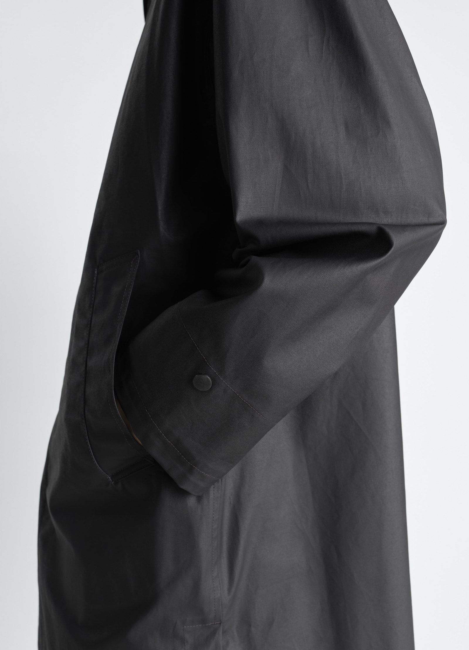 Raincoat in resinated cotton