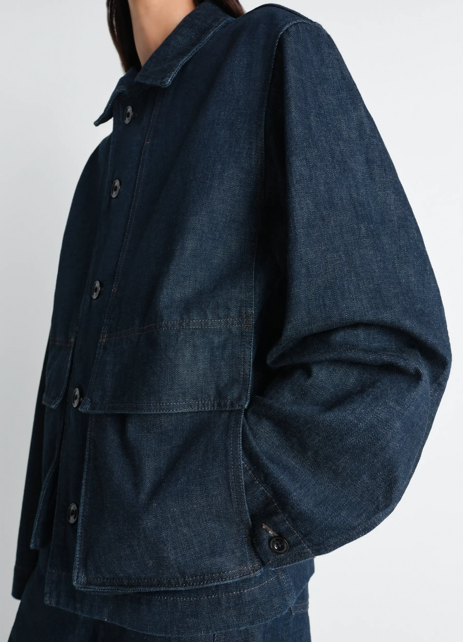 Boxy jacket in indigo denim in indigo denim, model shot, close-up sleeve view textured fabric, natural denim