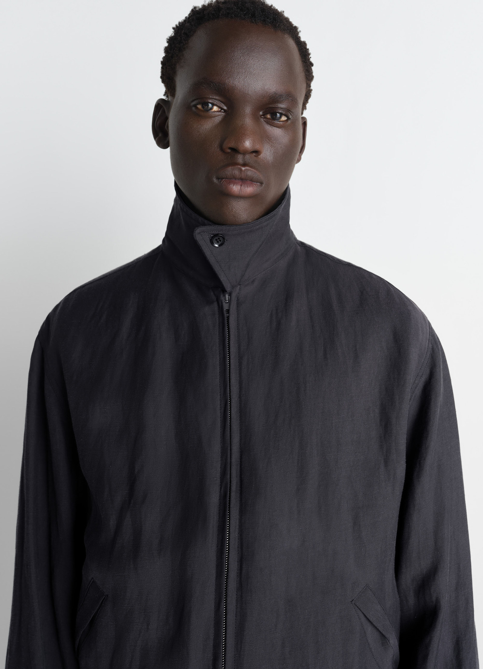 Short blouson in viscose linen gabardine, model shot, close-up front high collar zip detail