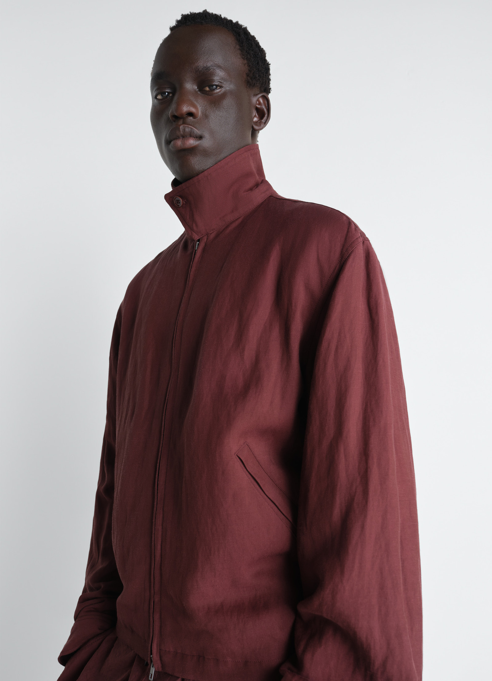 Short blouson in viscose linen gabardine, model shot, three-quarter view high collar detail