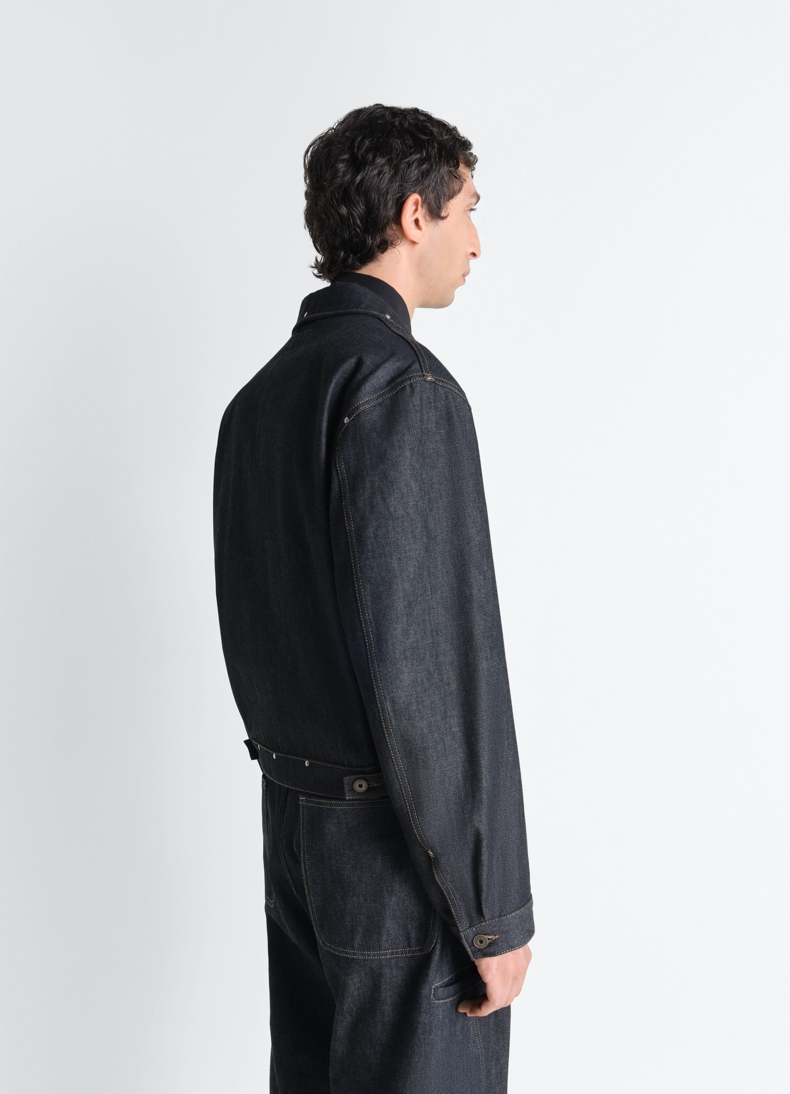 Truckerjacke aus denim mit nieten