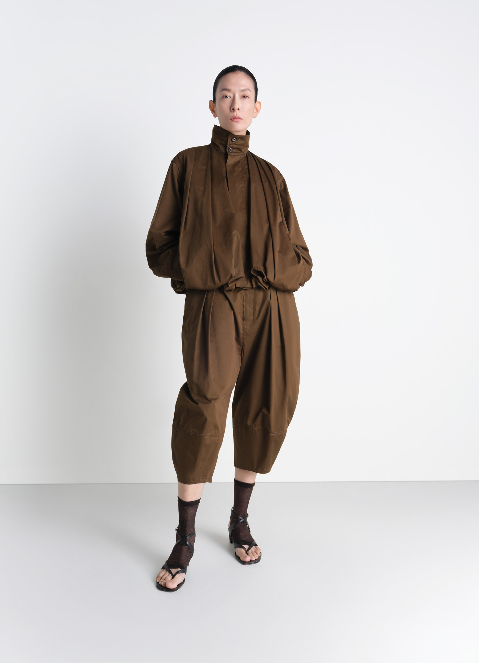 Soft pleated blouson in cotton satin, model shot, three-quarter view balloon sleeves, high collar