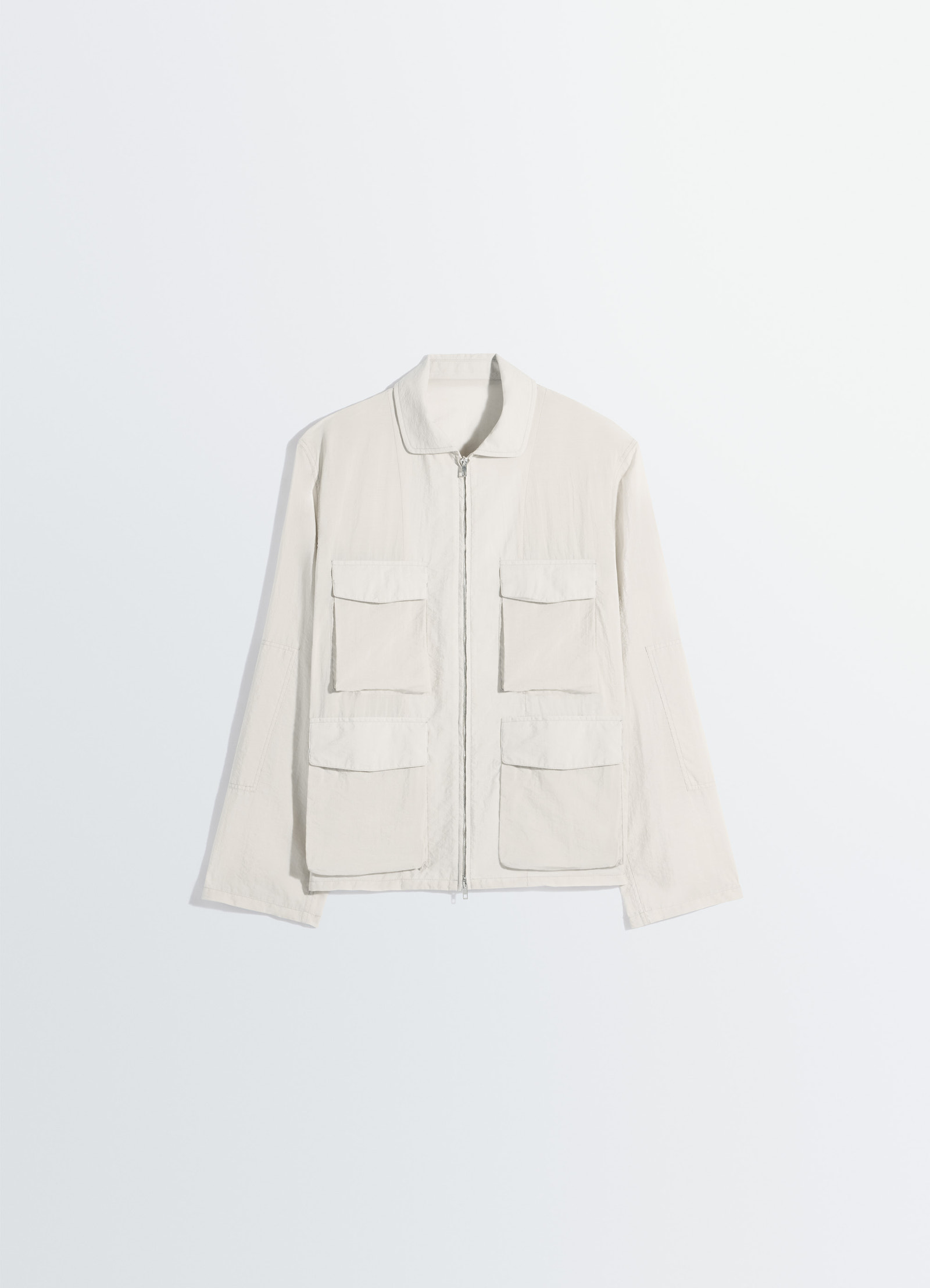 ウォッシュ加工テクニカルコットンの3dポケットジャケット