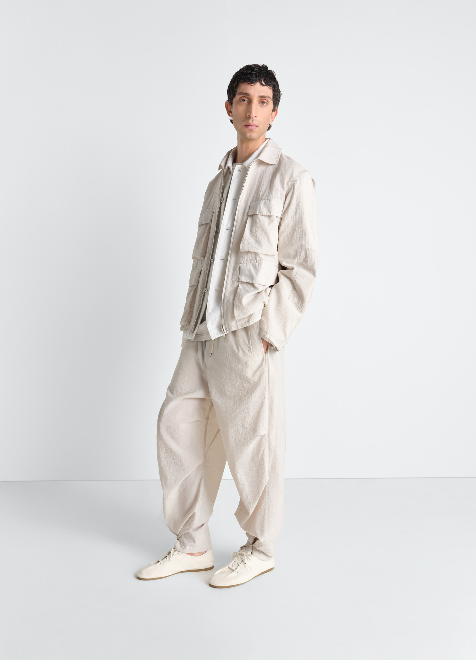 ウォッシュ加工テクニカルコットンの3dポケットジャケット