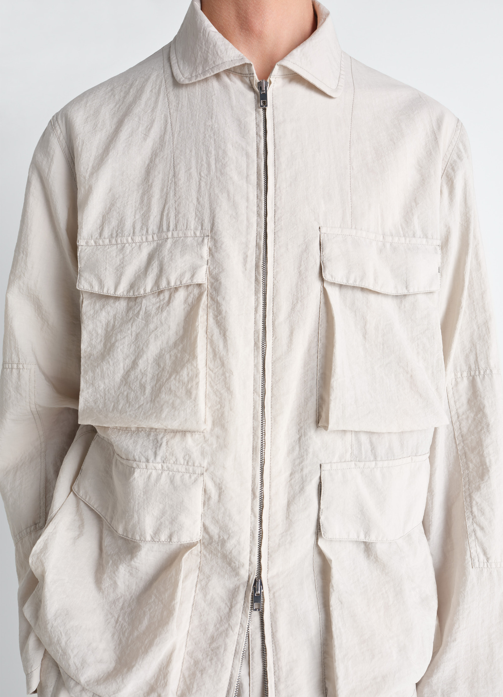 ウォッシュ加工テクニカルコットンの3dポケットジャケット