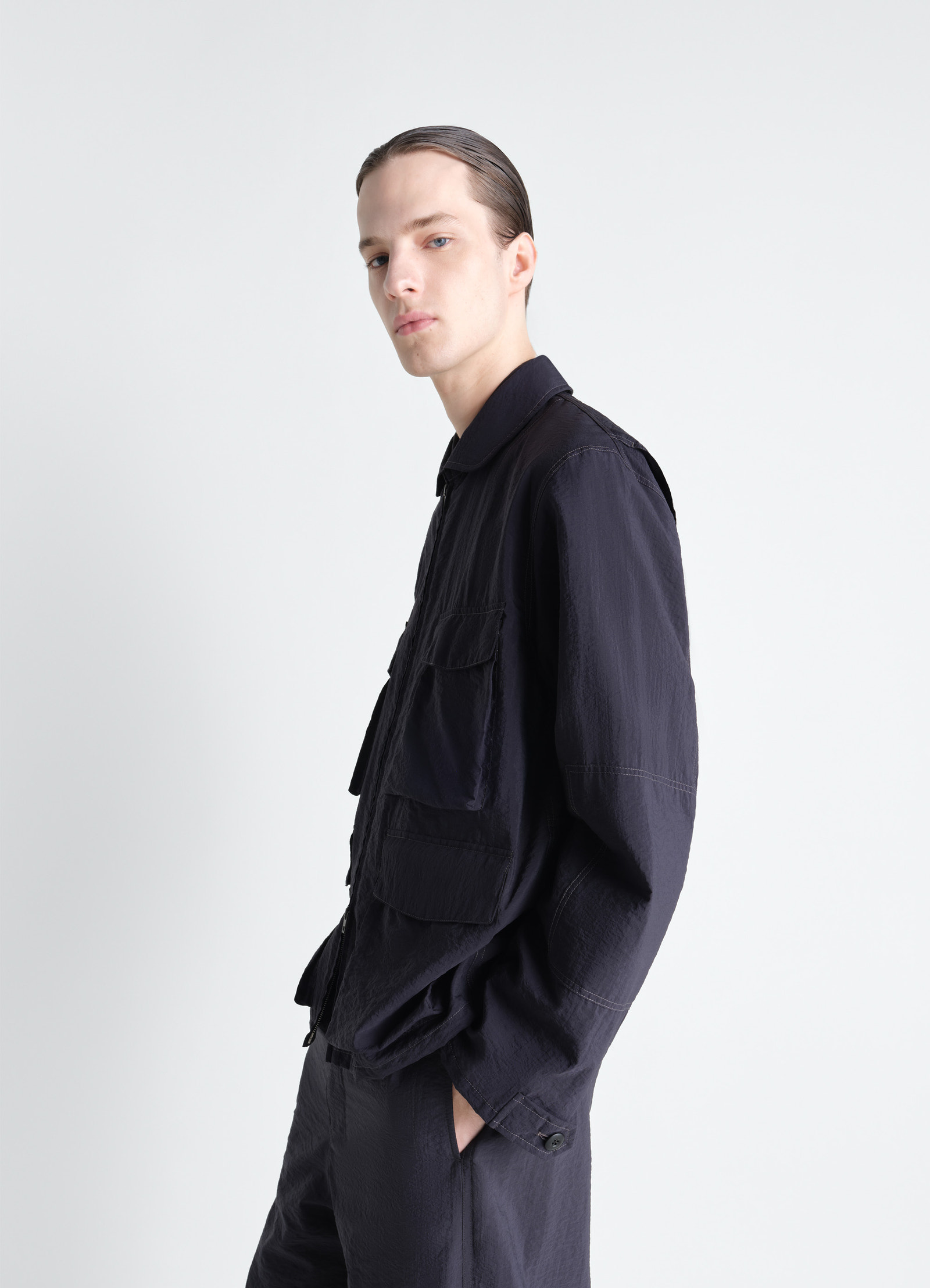 3d pocket jacket in washed technical cotton, model shot, side view oversized pockets