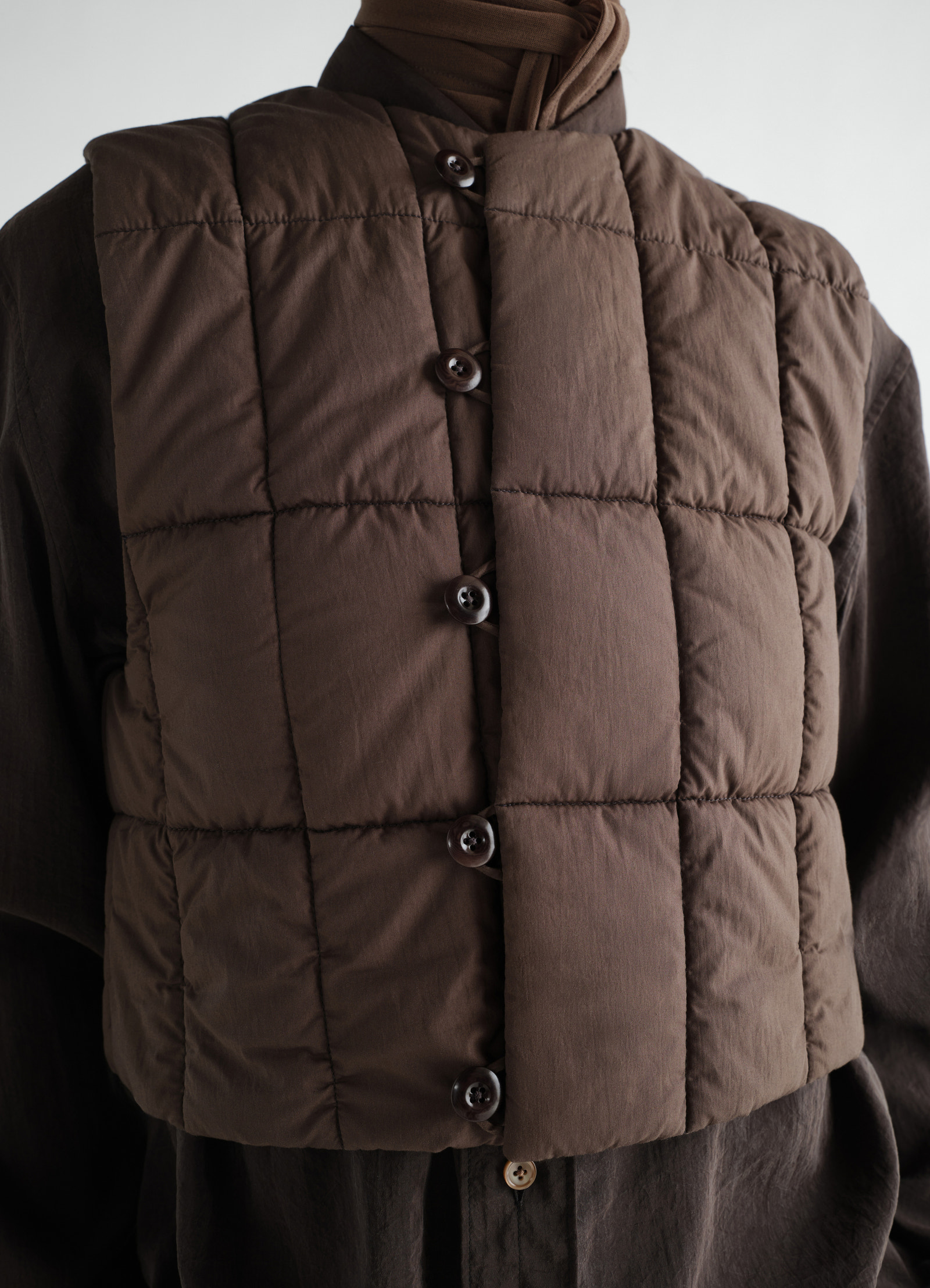 Padded vest in water-repellent cotton and nylon blend