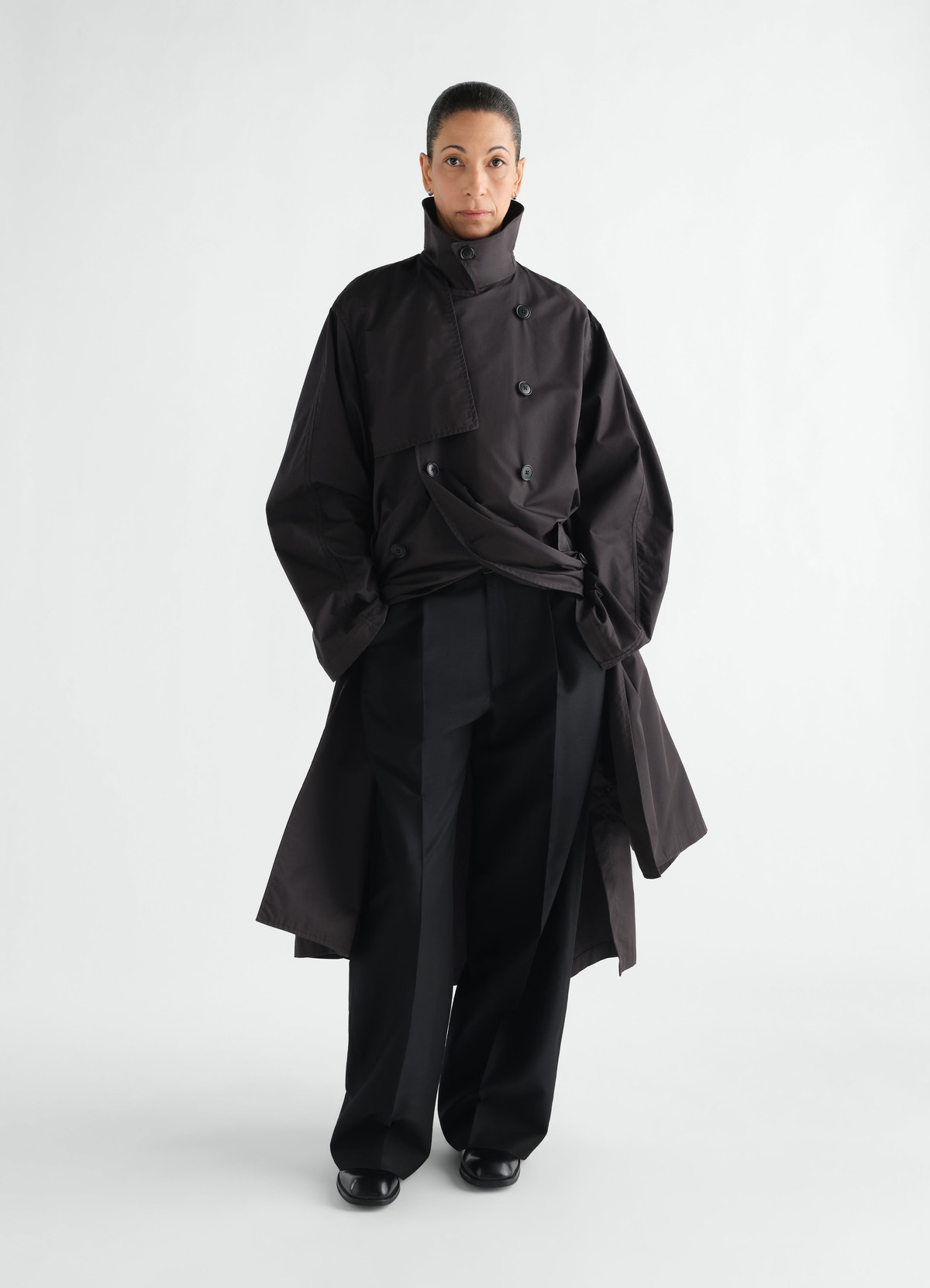 Light black water-repellent cotton gabardine trench coat by lemaire worn by model front view